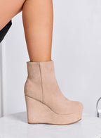 SERENA - Stivaletti tronchetti beige con zeppa